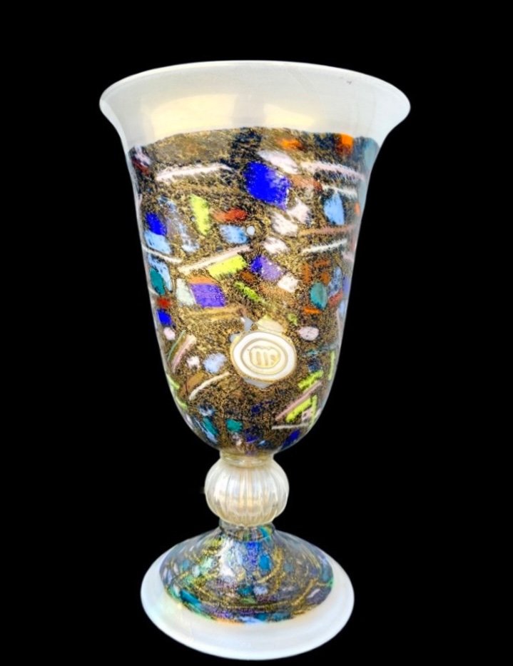 Lampada a forma di vaso-calice con inserti a tessere,murrine e foglia oro. Pezzo unico.