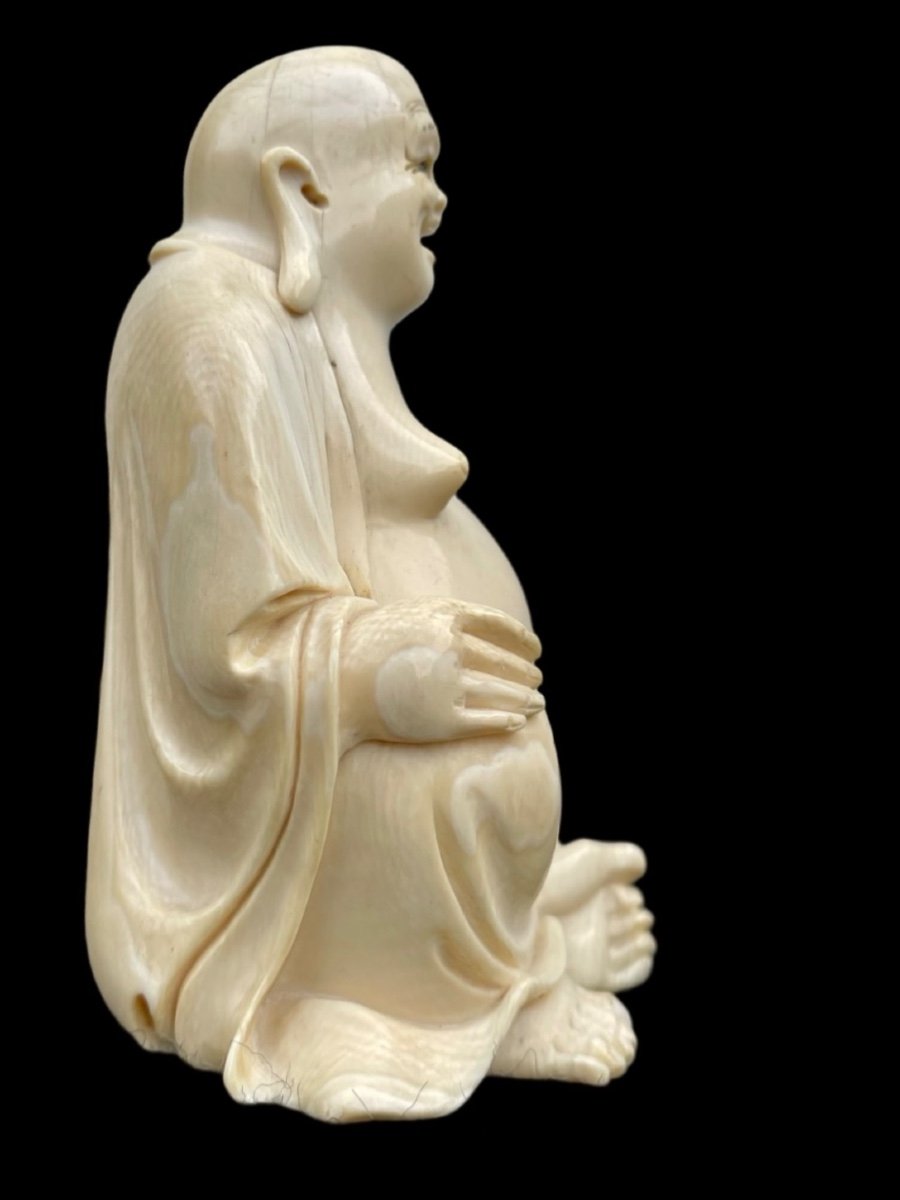 Scultura in avorio raffigurante Buddha. Firmato. -photo-1