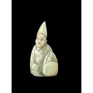 Netsuke in avorio raffigurante personaggio maschile 