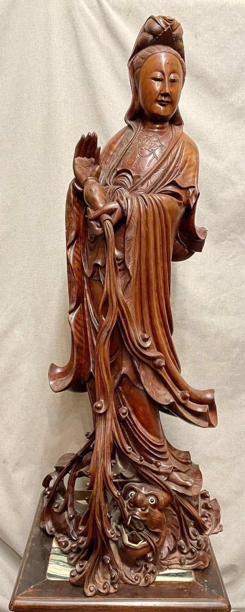 Grande Guanyin in legno XXsecolo