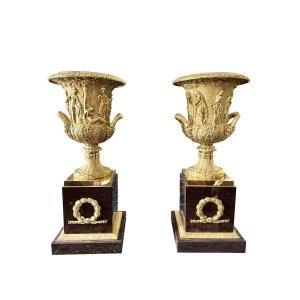 XIX secolo, coppia di vasi in bronzo dorato, base in mamo, firmati Thomire