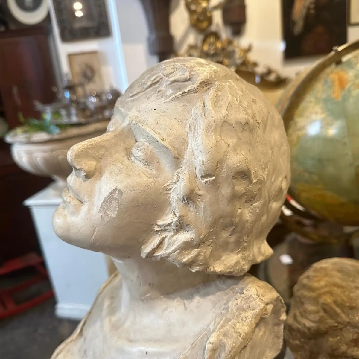 Una scultura italiana in gesso in stile Art Nouveau raffigurante una donna-photo-1