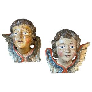 Coppia di sculture barocche in legno laccato del 1750 raffiguranti teste d'angelo con ali