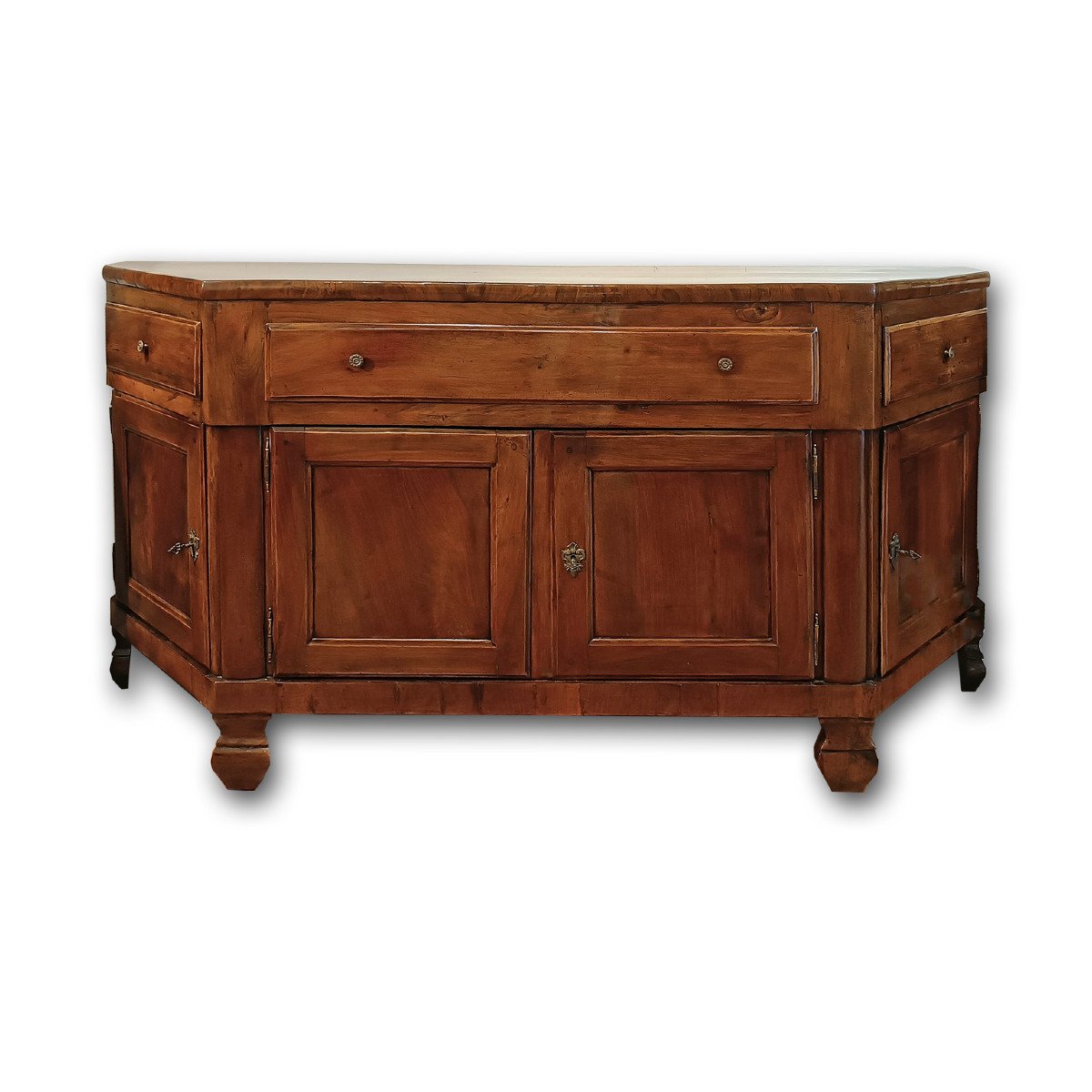 CREDENZA SCANTONATA IN NOCE SECONDA META’ XVIII SECOLO