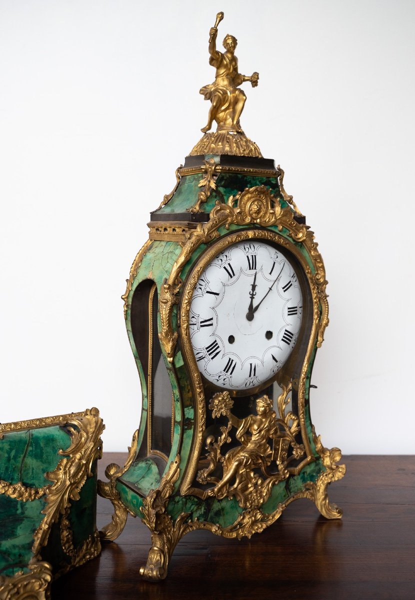 Prestigioso orologio con console in corno verde e bronzo dorato  -photo-1