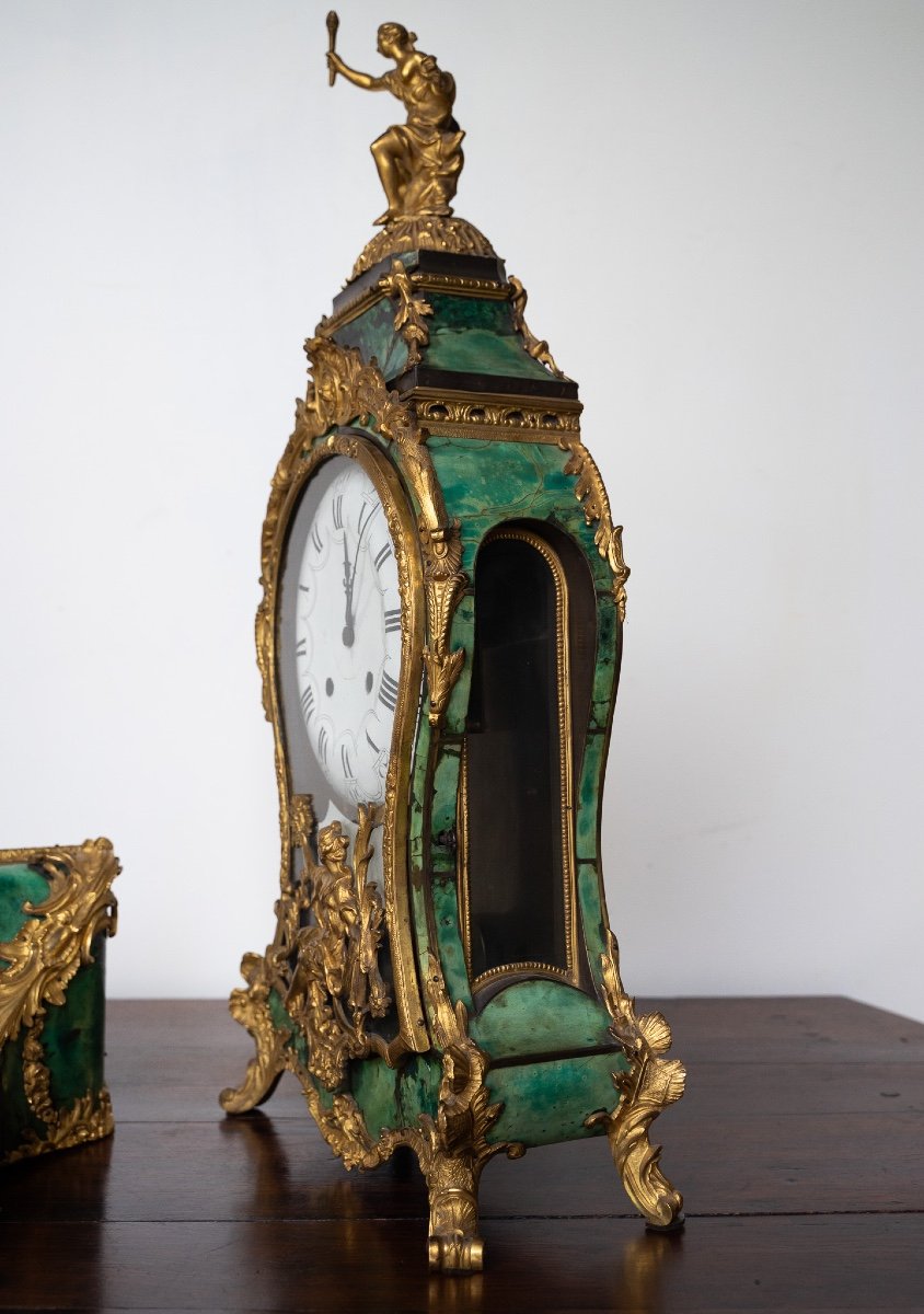 Prestigioso orologio con console in corno verde e bronzo dorato  -photo-4