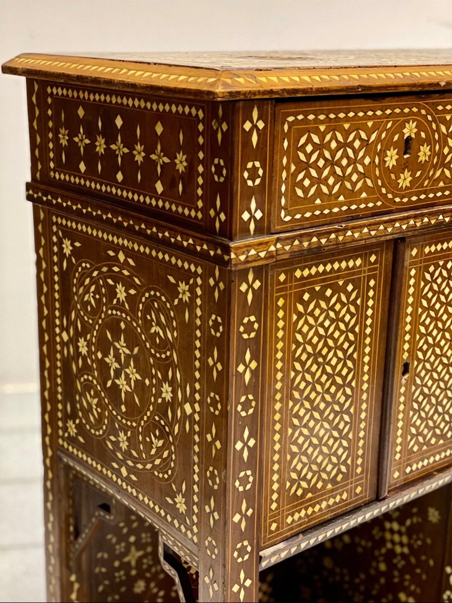 Credenza con poltroncina intarsiata alla maniera Adriano Brambilla fine XIX secolo-photo-2