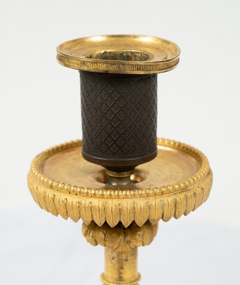 Coppia di candelieri antichi Napoleone III Francese in bronzo dorato. Periodo XIX secolo.-photo-2
