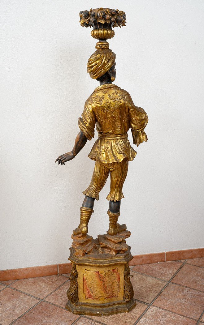 Scultura antica in legno policromo raffigurante il Moro di Venezia. Periodo inizio XX secolo.-photo-1