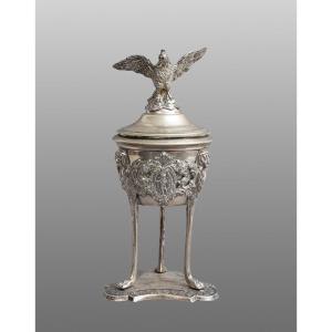 Coppa centrotavola in argento cesellato appartenente agli inizi del XIX secolo.