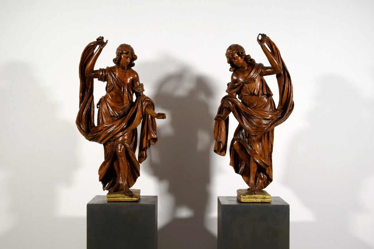 Coppia di sculture barocche in legno di noce, Veneto, fine XVII secolo