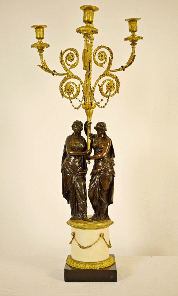 Grande Candelabro in bronzo patinato e dorato con figure femminili, Francia XVIII secolo