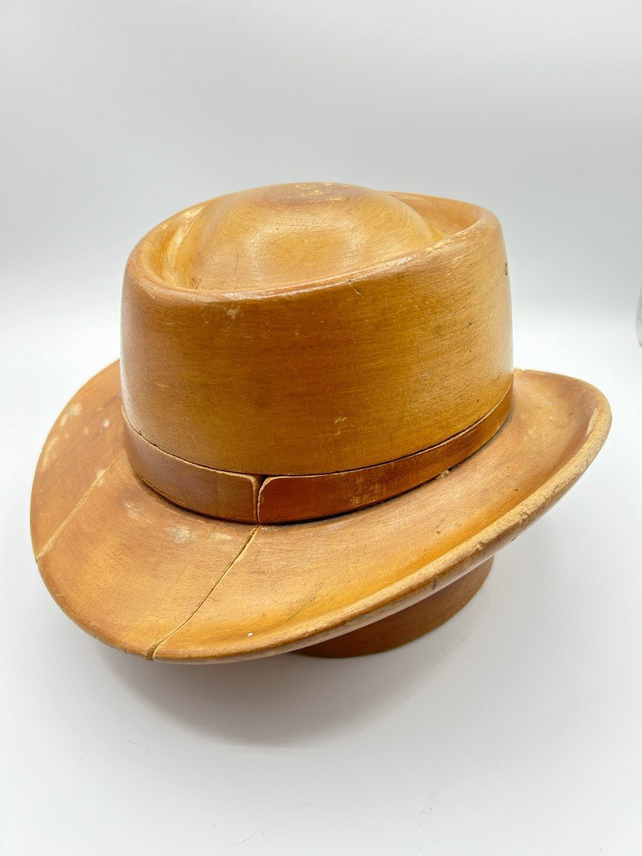 Scultura in legno forma da cappello