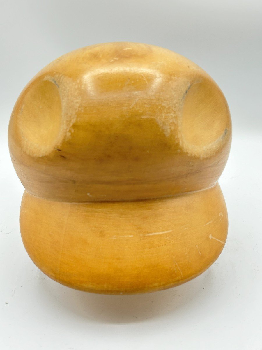 Scultura in legno forma da cappello