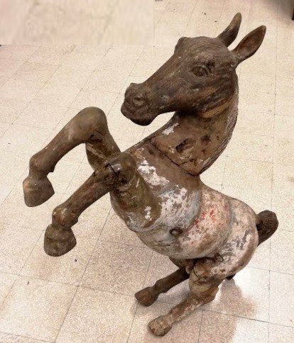 Beau Cheval En Bois Sculpte'