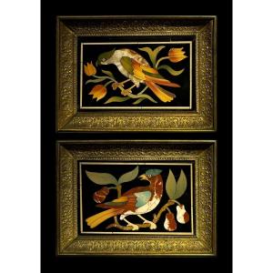 COPPIA PLACCHE FIORENTINE IN PIETRA DURA CON UCCELLI IN CORNICE IN BRONZO DORATO, XVIII secolo