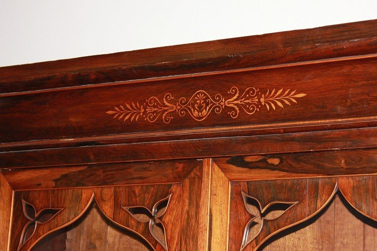 Grande Vetrina Libreria stile Carlo X in legno di Palissandro con ricchi motivi di intarsio met-photo-3