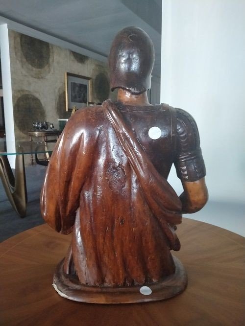 Statua raffigurante legionario, composta da diverse tipologie di legno e varie applicazioni -photo-3