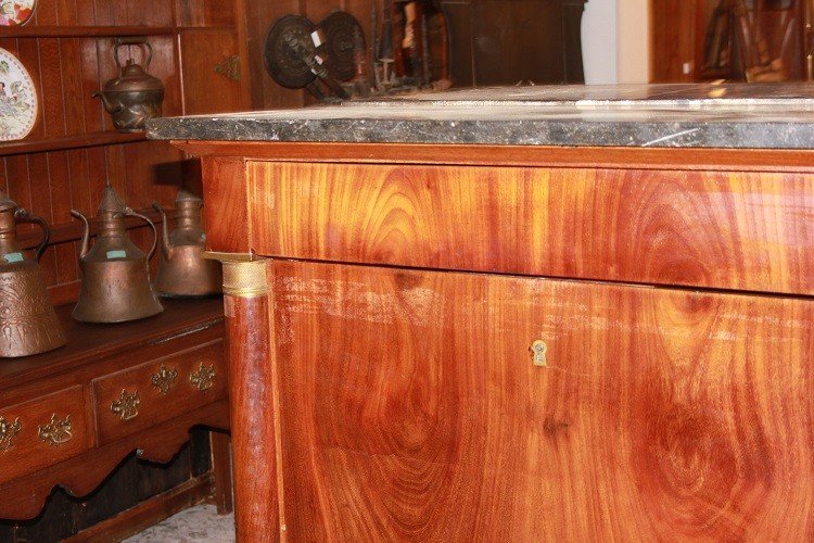 Secretaire francese Impero in legno di mogano con bronzi e piano in marmo Nero-photo-2