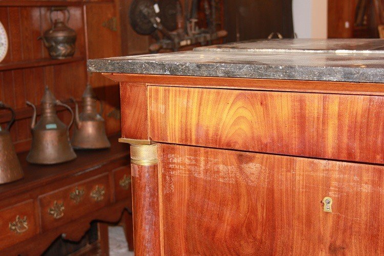 Secretaire francese Impero in legno di mogano con bronzi e piano in marmo Nero-photo-4