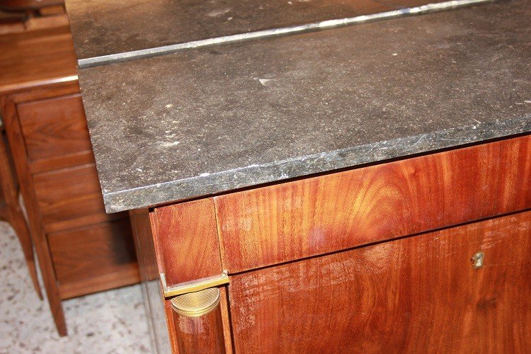 Secretaire francese Impero in legno di mogano con bronzi e piano in marmo Nero-photo-2