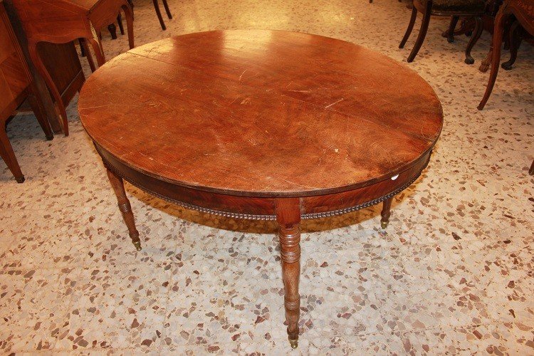 Tavolo ovale allungabile francese di metà 1800, stile Luigi Filippo, in legno di mogano