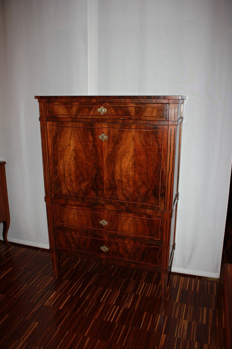 Secretaire francese di fine 1700 stile Luigi XVI in legno di noce Fiammato