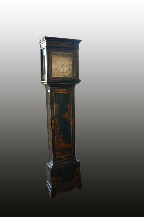 Orologio a colonna inglese della prima metà del 1800, stile cineserie, in legno ebanizzato