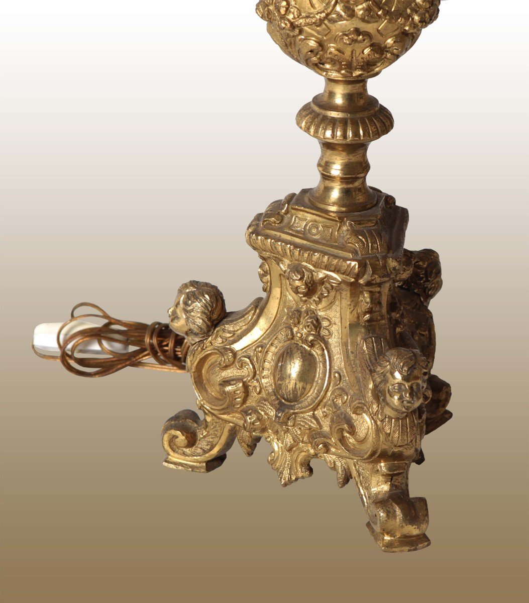 Coppia di candelieri in bronzo dorato, di provenienza francese, risalenti alla fine del 1800-photo-2