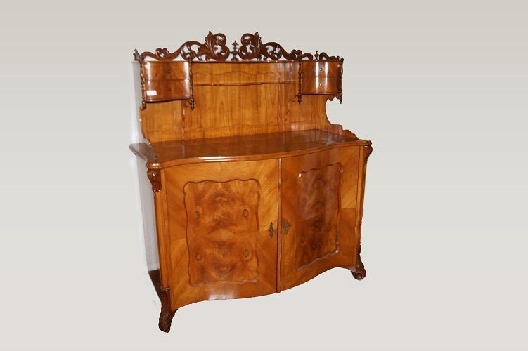 Bellissima credenza Nord Europa della prima metà 1800, stile Biedermeier, in legno di betulla. 