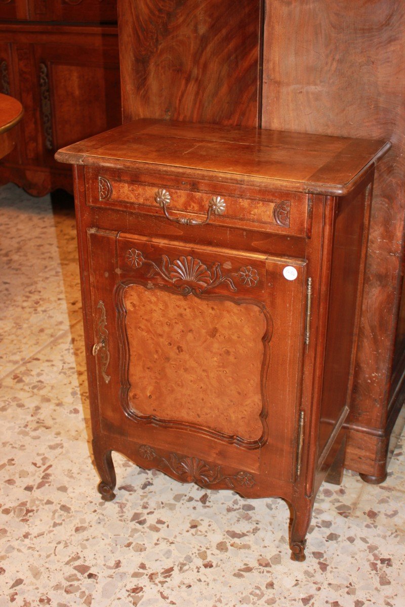 Piccola Credenza Provenzale in legno di noce e olmo ad 1 anta