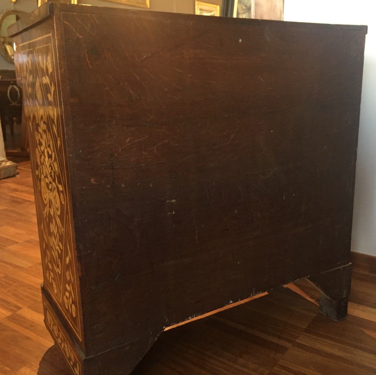 Credenza olandese a due ante e cassetto sottopiano in legno di mogano, riccamente intarsiata in-photo-1