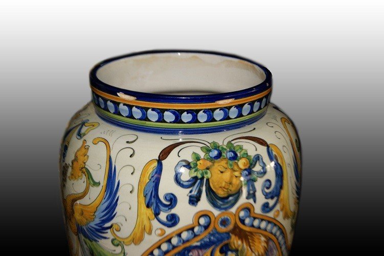 Stupendo vaso italiano di inizio 1900 in stile Neorinascimento in maiolica riccamente decorata.-photo-2