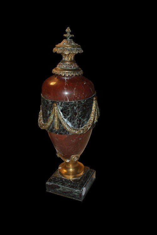 Coppia di grandi vasi francesi della seconda metà del 1800, stile Impero, in marmo nero e rosso-photo-2