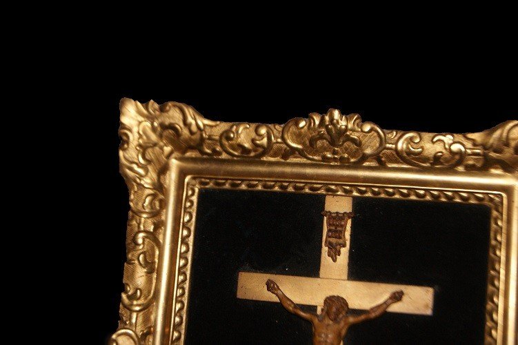 Bellissimo crocifisso francese di inizio 1800 con Cristo in legno e stupenda cornice dorata -photo-2