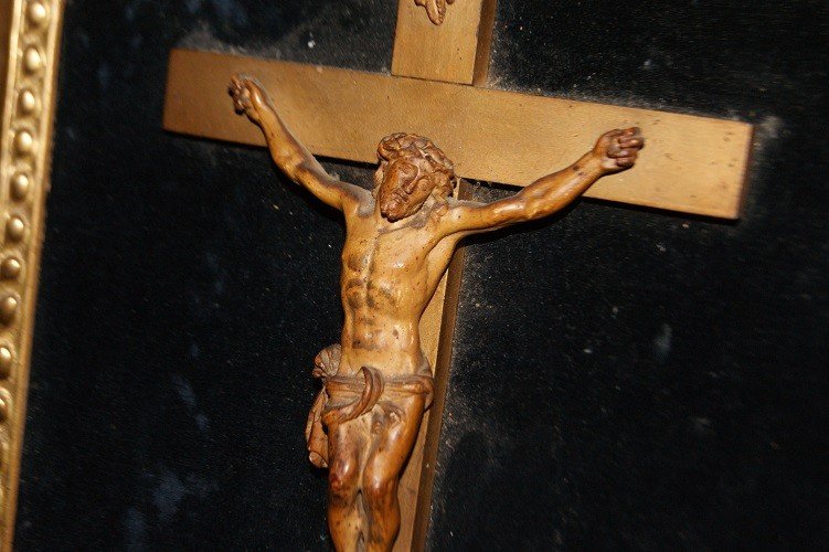 Bellissimo crocifisso francese di inizio 1800 con Cristo in legno e stupenda cornice dorata -photo-4