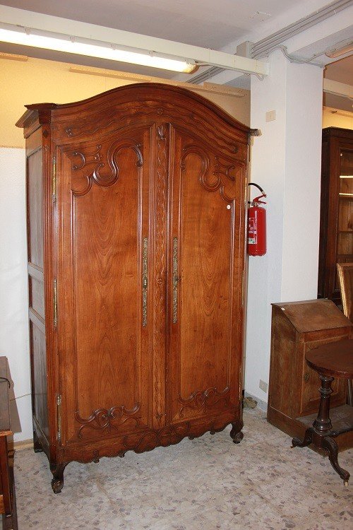 Armadio francese di fine 1700, stile Provenzale, in legno di ciliegio