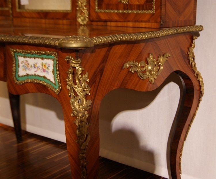 Bureau Bonheur Du Jour Français De Style Louis XV Avec Bronzes Et Porcelaine De Sèvres-photo-1