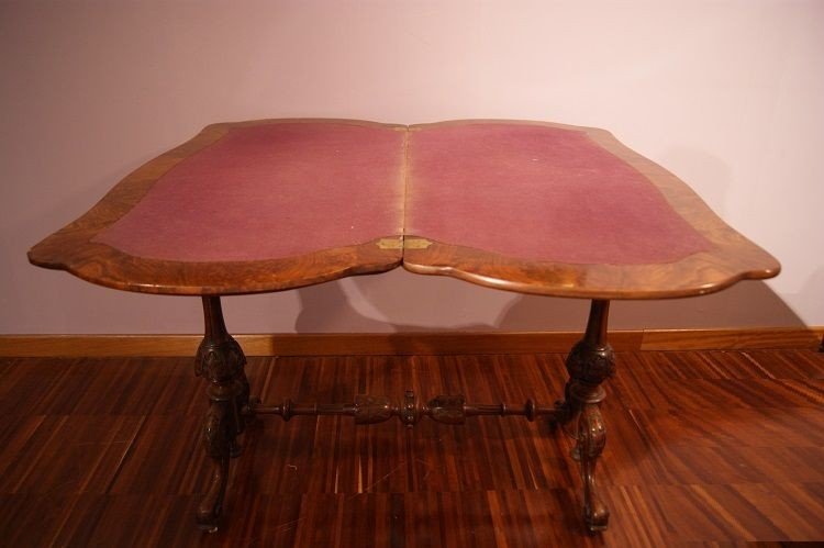  Table a Jeu Irlandaise En Loupe De Noyer Des Années 1800 Avec De Riches Sculptures, Magnifiqu-photo-6