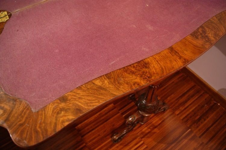  Table a Jeu Irlandaise En Loupe De Noyer Des Années 1800 Avec De Riches Sculptures, Magnifiqu-photo-7