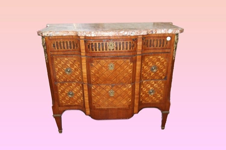  Commode De Style Transition 1800 Avec Incrustations, Bronzes Et Dessus En Marbre