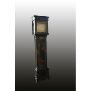 Orologio a colonna inglese della prima metà del 1800, stile cineserie, in legno ebanizzato