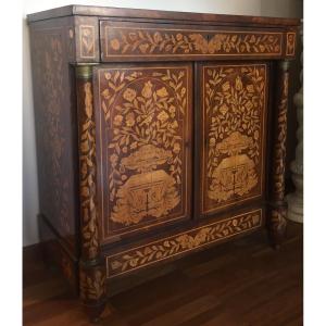 Credenza olandese a due ante e cassetto sottopiano in legno di mogano, riccamente intarsiata in