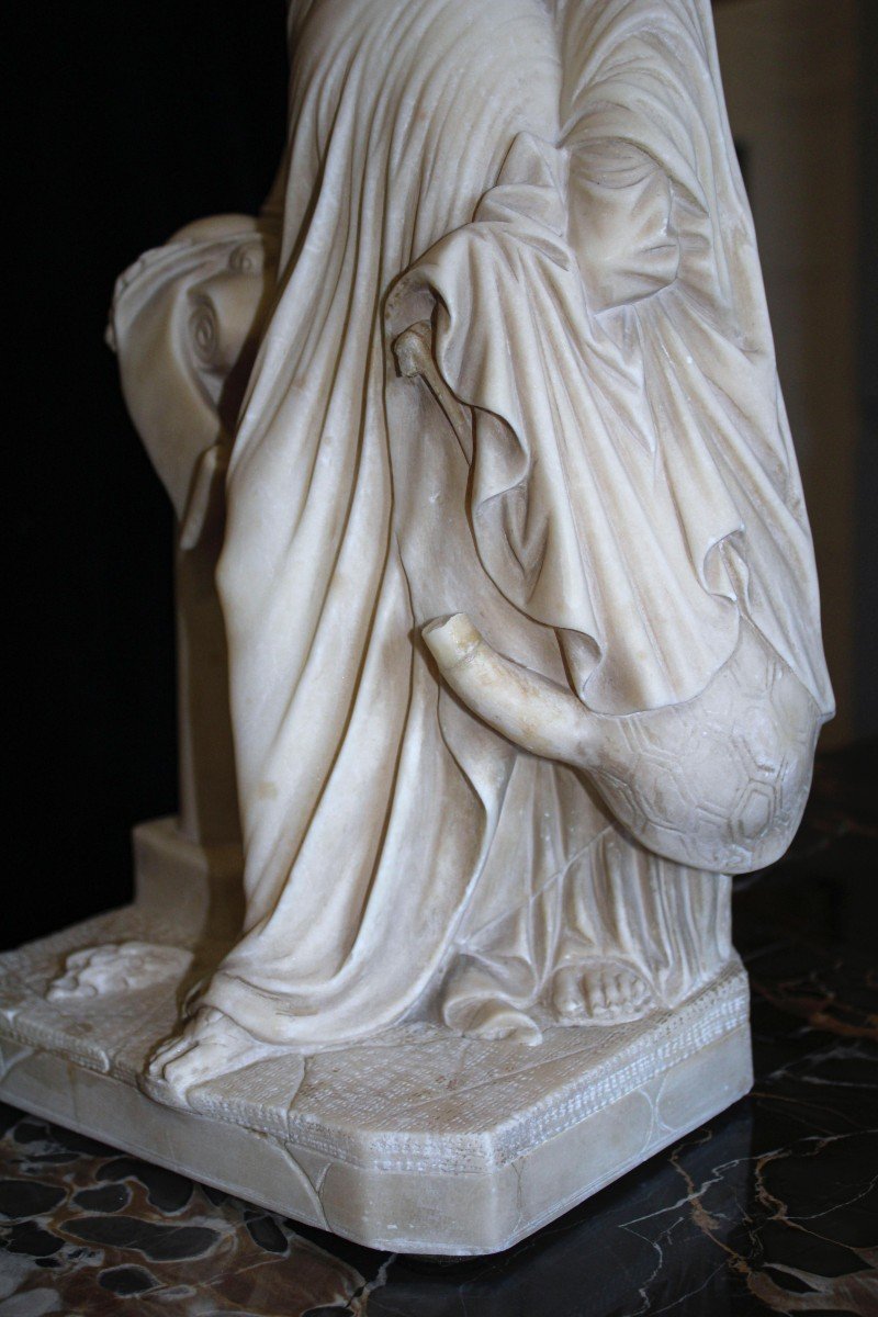 Statua raffigurante una poetessa greca Marmo -photo-1