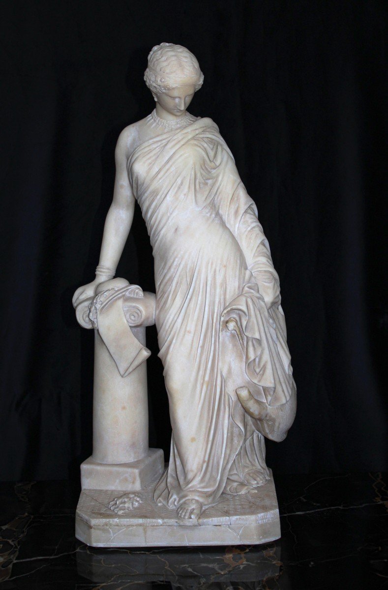 Statua raffigurante una poetessa greca Marmo 