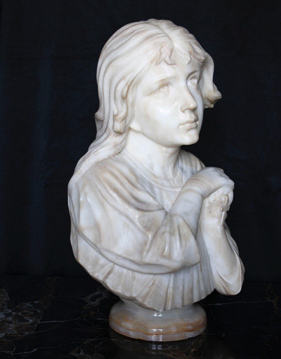 Busto fanciulla con croce -photo-2