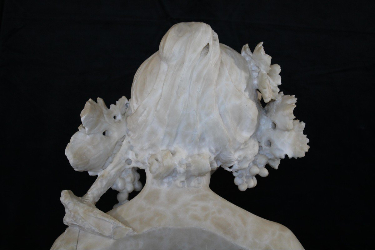 Busto raffigurante fanciulla che sorride con uva sul capo Marmo Carrara -photo-3