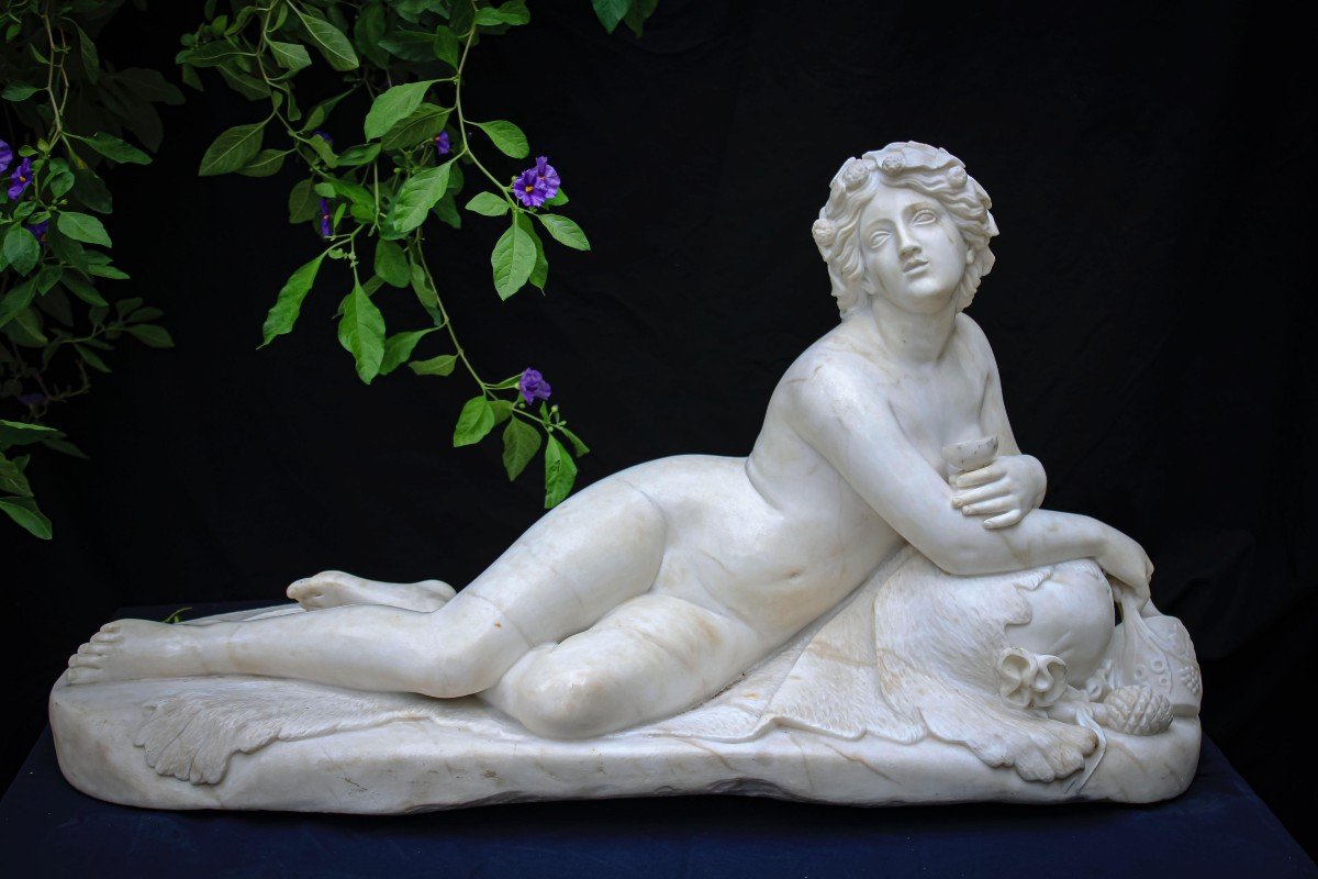 Grande Statua raffigurante una Baccante nuda neoclassica Marmo Carrara 