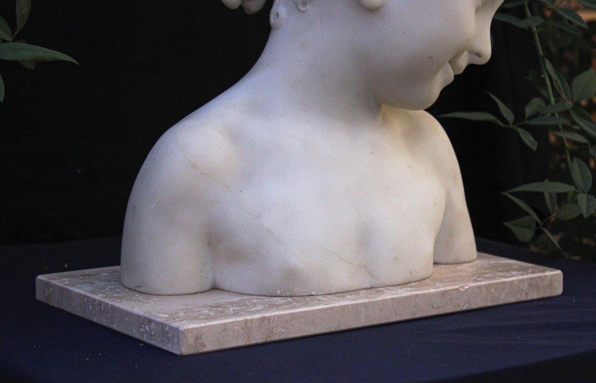 Busto raffigurante fanciulla che sorride in Marmo di Carrara -photo-8