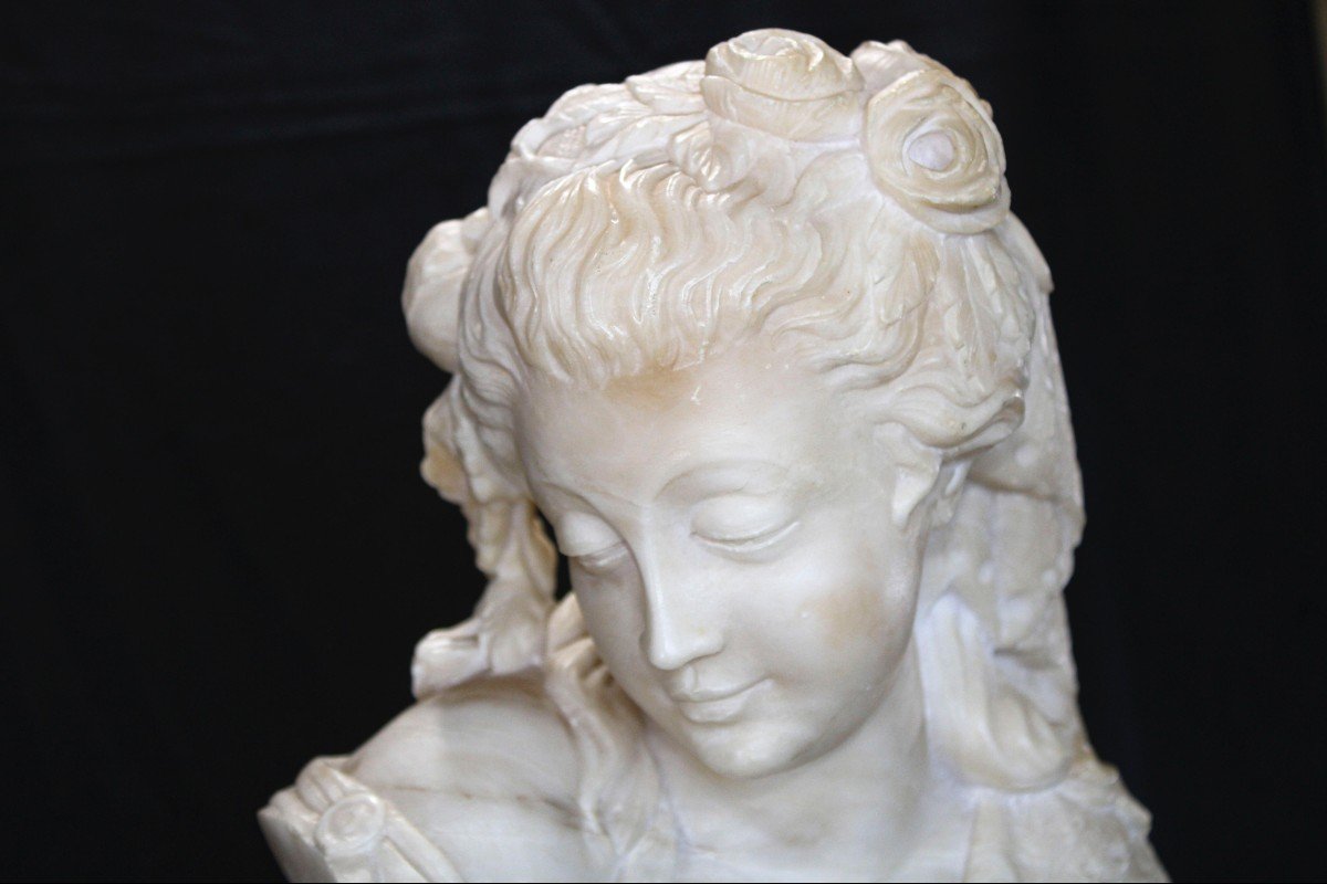 Busto raffigurante fanciulla con Rose -photo-1